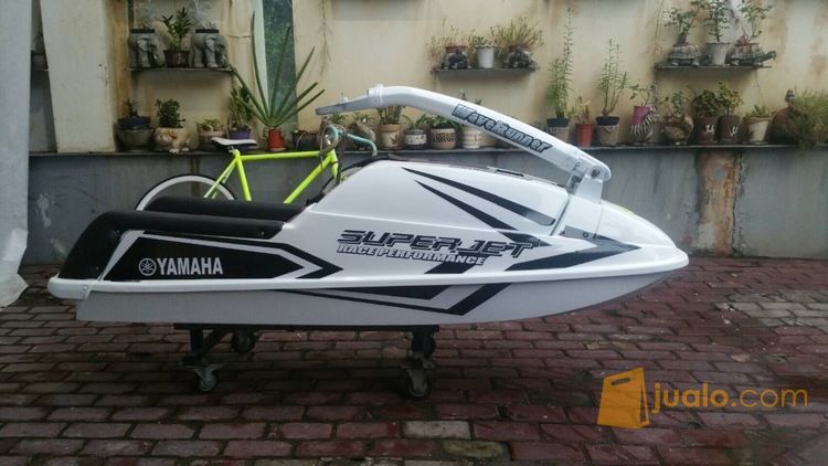 Jet ski standing Yamaha FX-1
