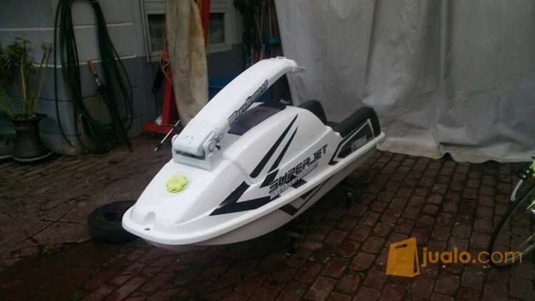 Jet ski standing Yamaha FX-1