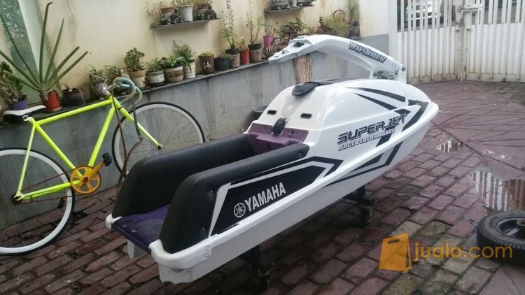 Jet ski standing Yamaha FX-1