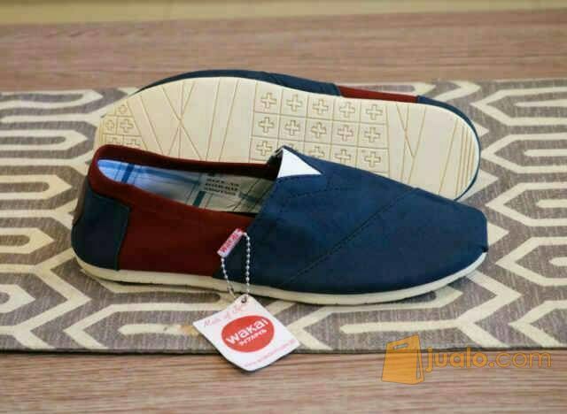 BIG SALE!! Sepatu Santai Wakai Unisex Terbaru