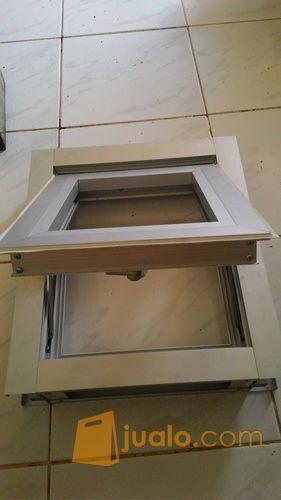 Jendela Casment warna silver (Jendela Alumunium warna Silver))
