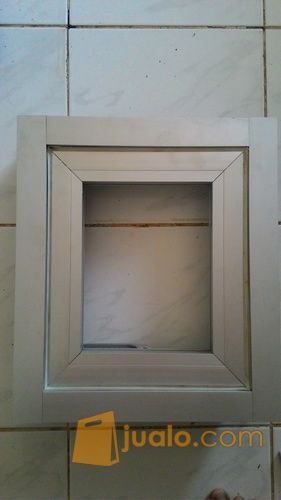 Jendela Casment warna silver (Jendela Alumunium warna Silver))