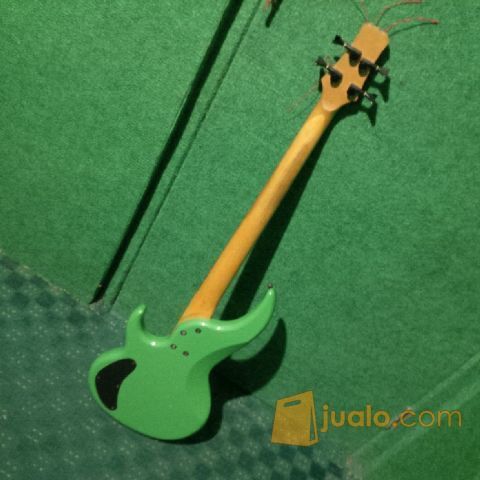 Bass Phill Warna Hijau