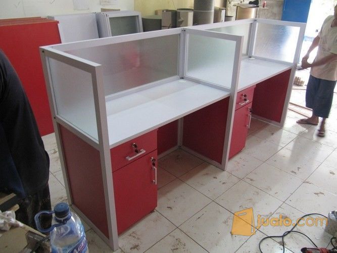 Meja Sekat Partisi Kantor Knockdown