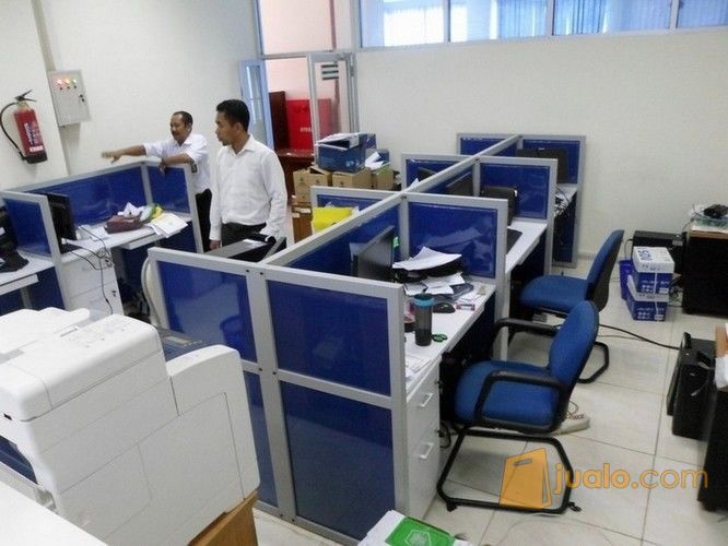 Meja Sekat Partisi Kantor Knockdown