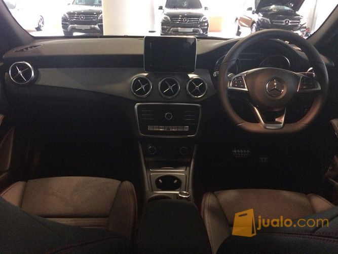 Mercedes Benz GLA 200 AMG Tahun 2017 | Harga Dan Spesifikasi Terbaru