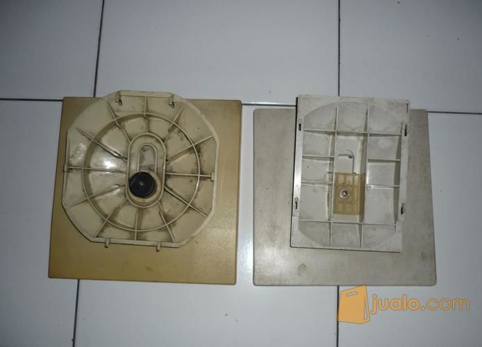 Dudukan Monitor Tabung