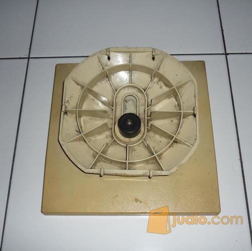 Dudukan Monitor Tabung