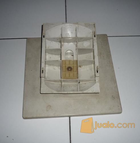 Dudukan Monitor Tabung