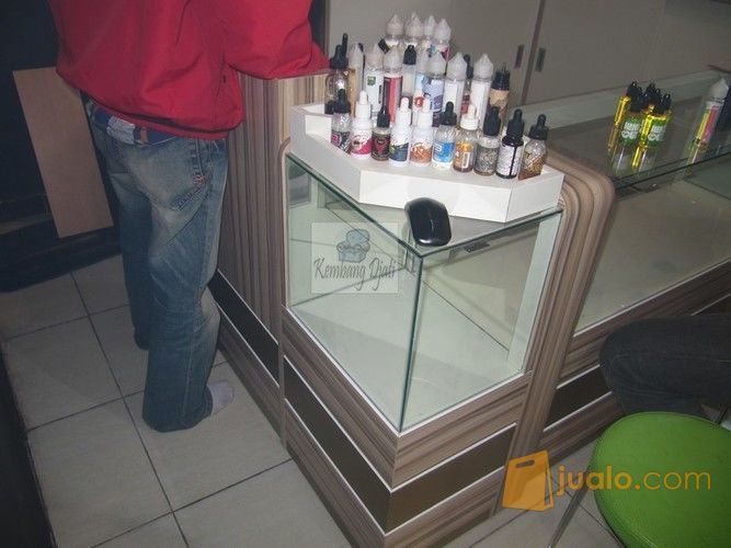 Etalase Display Kaca Toko Vapour Semarang