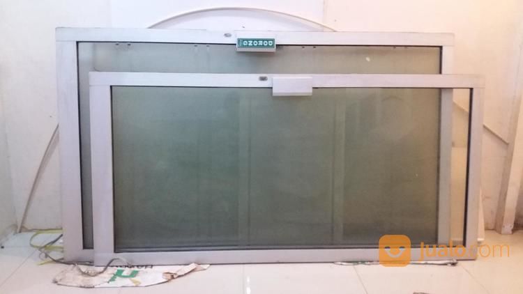 Pintu Kaca Bingkai Aluminium