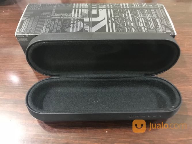 Box Kacamata Oakley