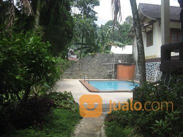 VILLA DENGAN KOLAM RENANG DI MEGAMENDUNG, PUNCAK, BOGOR