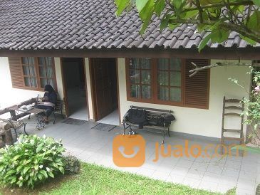 VILLA DENGAN KOLAM RENANG DI MEGAMENDUNG, PUNCAK, BOGOR