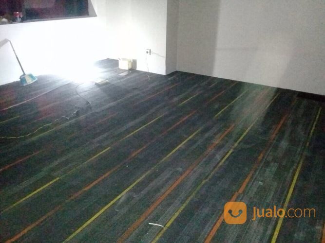 Karpet Tile Motif Garis Minimalis