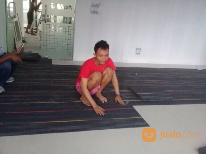 Karpet Tile Motif Garis Minimalis