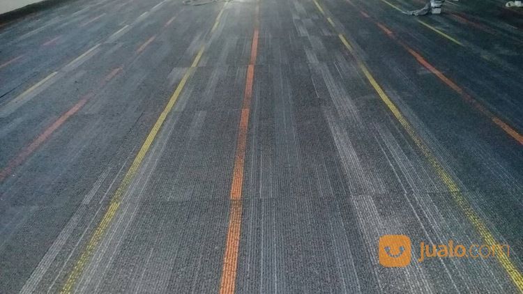 Karpet Tile Motif Garis Minimalis