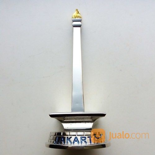 Miniatur Monas Warna Silver Krom Pembuka Tutup Botol Souvenier Dekorasi