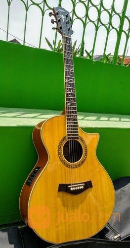 Sewa Gitar Akustik Elektrik