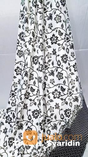 Bahan Batik Silk Per Meter Motif Bunga Rambat Hitam Putih