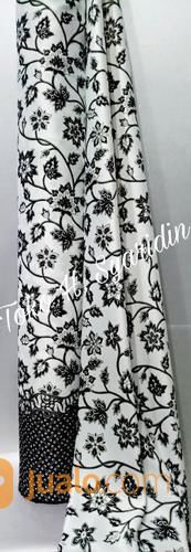 Bahan Batik Silk Per Meter Motif Bunga Rambat Hitam Putih