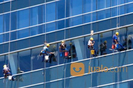 Cleaning / Cuci Kaca, Alucobond, Neon Box, ACP, Dinding Gedung Tinggi Malang