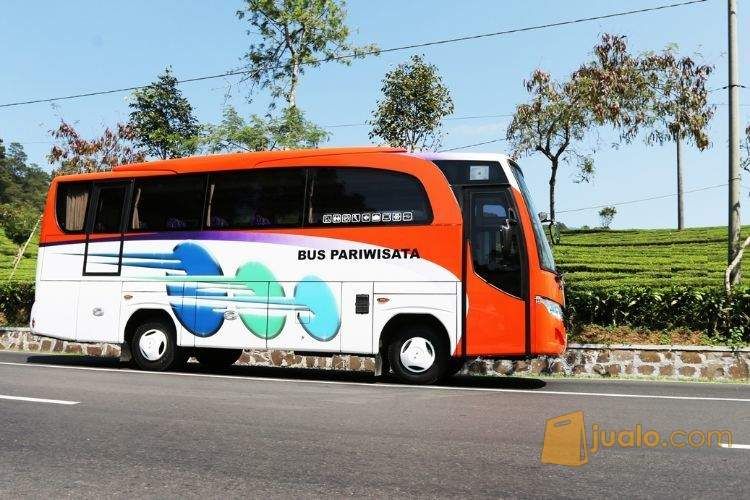 BUS PARIWISATA BANDUNG
