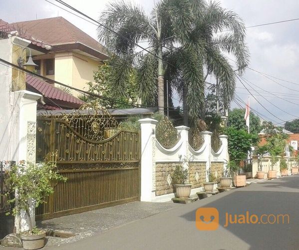 Rumah Mewah Butuh Uang Kramat Jati, Jaktim