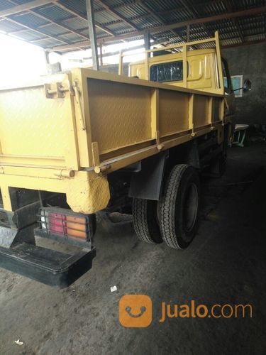 Truck Engkel Mitsubishi