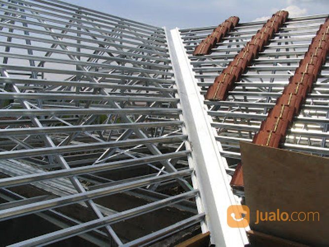 Pemasangan Rangka Atap Baja Ringan, Penutup Atap Galvalum, Genteng Metal Pasir, Murah