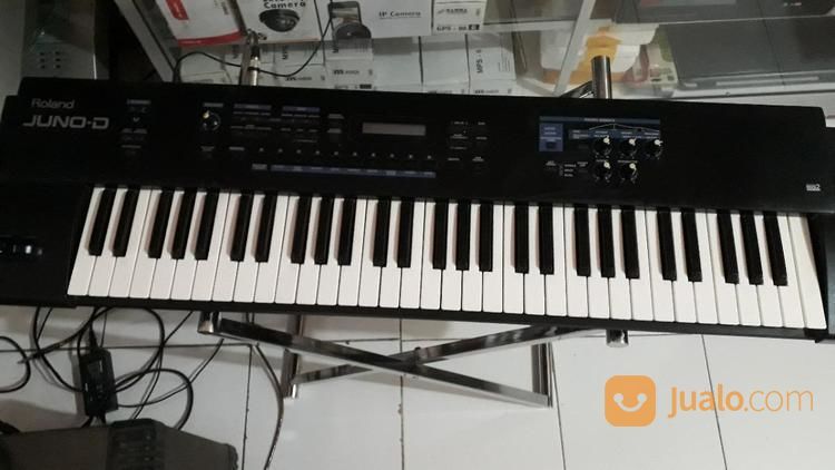 Keyboard Roland Juno D Synthesizer