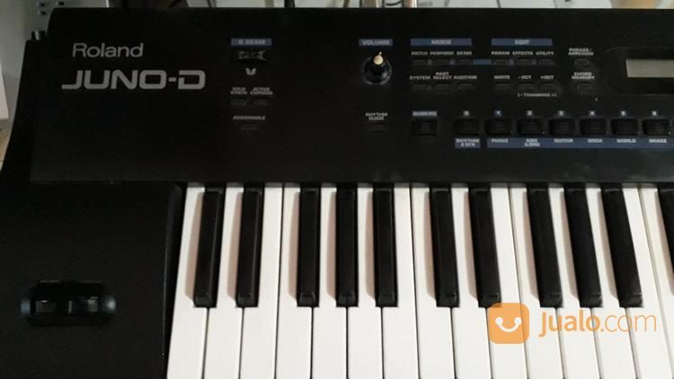 Keyboard Roland Juno D Synthesizer