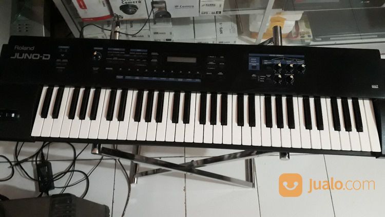 Keyboard Roland Juno D Synthesizer