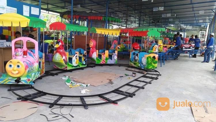 Kereta Lantai Rel Bawah Odong