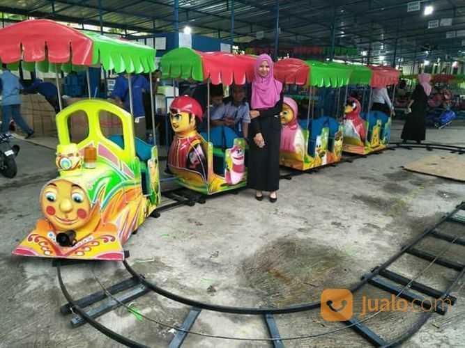 Kereta Lantai Rel Bawah Odong