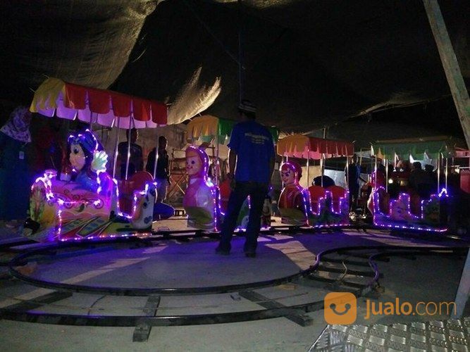 Kereta Lantai Rel Bawah Odong