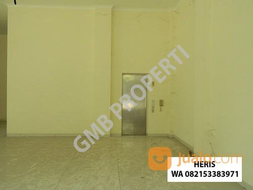 Gedung Perkantoran 5 Lantai Terletak Di Kawasan Bisnis Dan Komersil Dilengkapi Dengan Lift