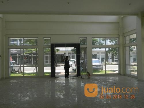 Gedung Perkantoran 5 Lantai Terletak Di Kawasan Bisnis Dan Komersil Dilengkapi Dengan Lift