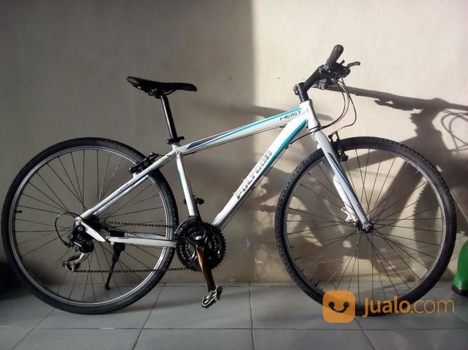 Sepeda Hybrid Polygon Heist 1.0 Edisi 2013