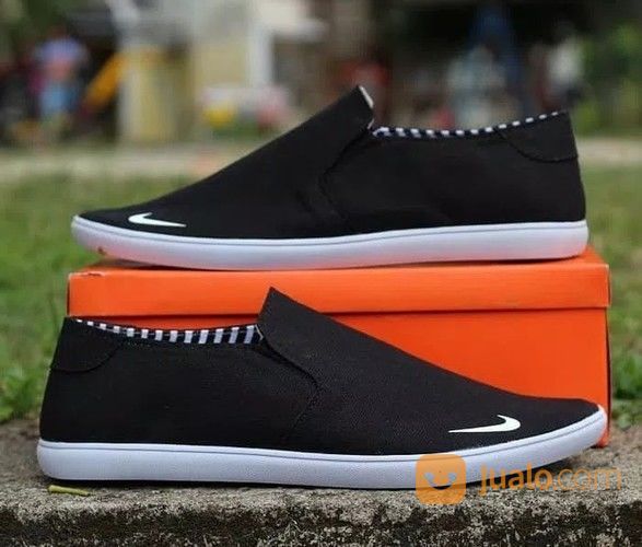 sepatu slip on nike original