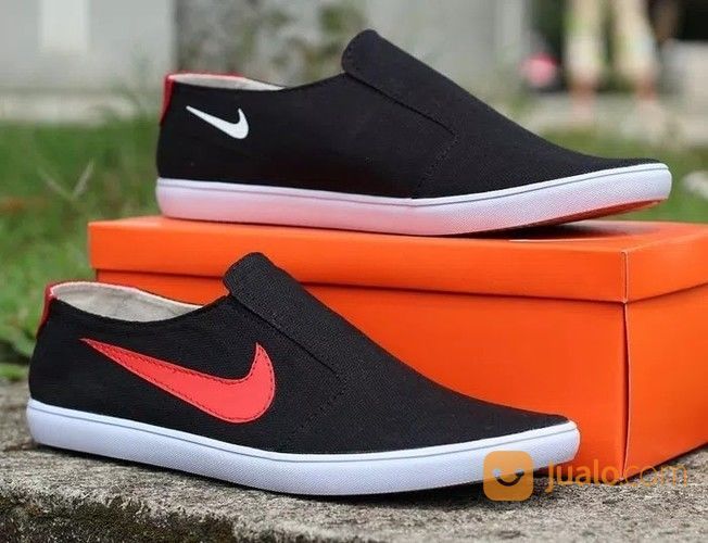 Sepatu Slip On Nike