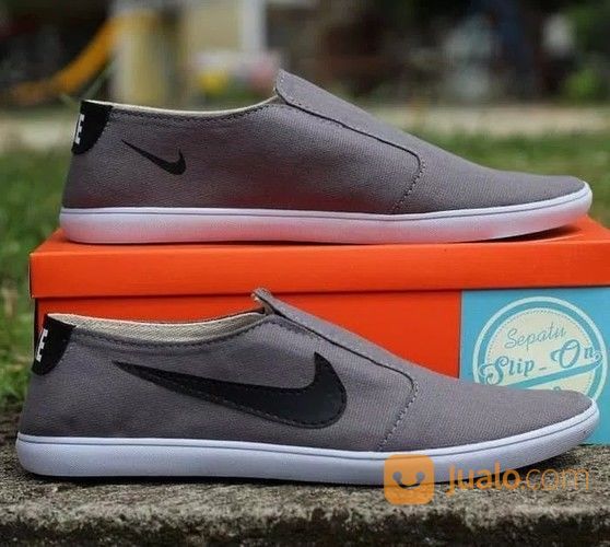 Sepatu Slip On Nike
