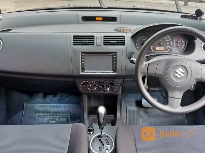 Mobil Depok Suzuki Swift 2012 ST A/T Burgundy