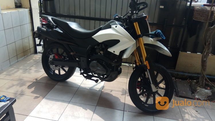 Benelli Python 200 Putih Jakarta