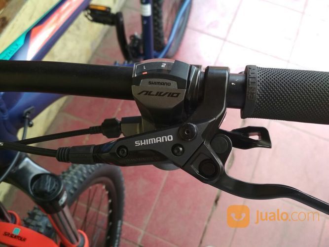 Sepeda Polygon Xtrada 5.0 27.5