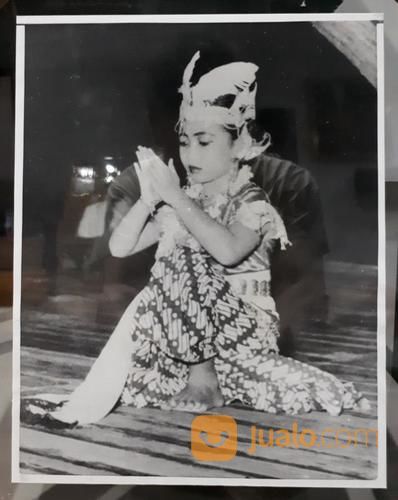 Foto Jadul Megawati Soekarnoputri Cilik Sedang Menari Tahun 1954 MGT001