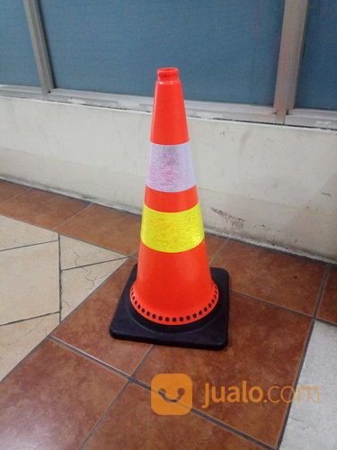 Traffic Cone / Pembatas Jalan Kerucut