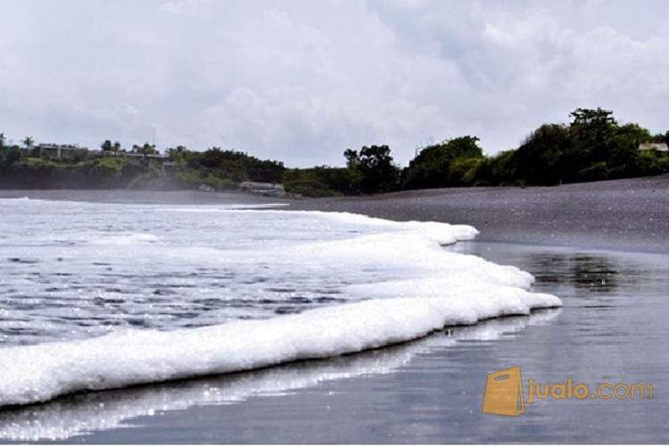 Tanah Permata di Pantai Nyanyi, Bali