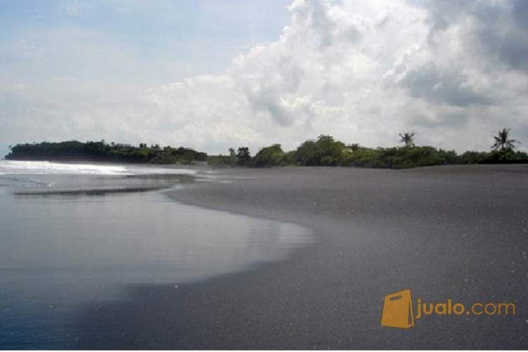Tanah Permata di Pantai Nyanyi, Bali