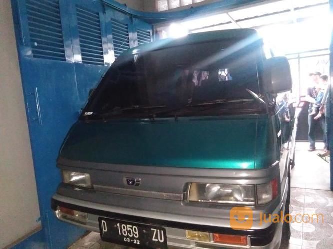 Mobil Mazda E2000